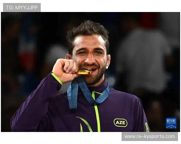 意大利柔道选手在男子比赛中获得银牌，外国柔道